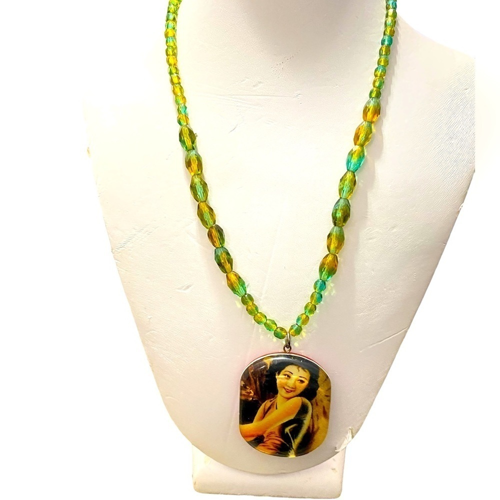 Green Czech Crystal Pendant Vintage Necklace, Asian Pendant #337